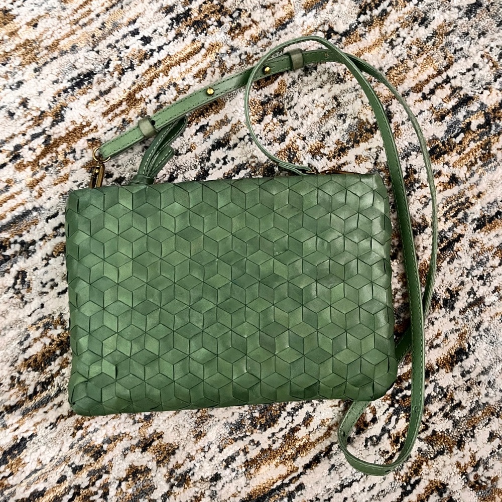 MADEWELL, the puff crossbody bag: woven leather edition in green